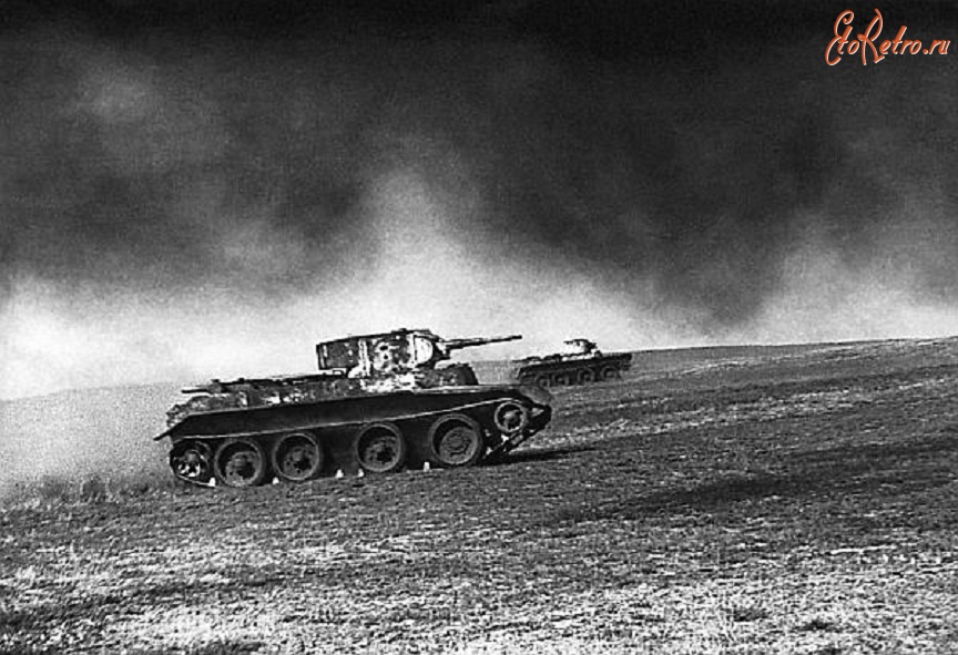 Военная техника - В атаке танки БТ-7 и пулеметный БТ-2. Южный фронт, весна 1942 года