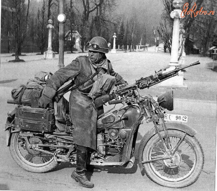 Военная техника - Итальянский военный  на мотоцикле GUZZI GT 17 с пулеметом Breda M30
