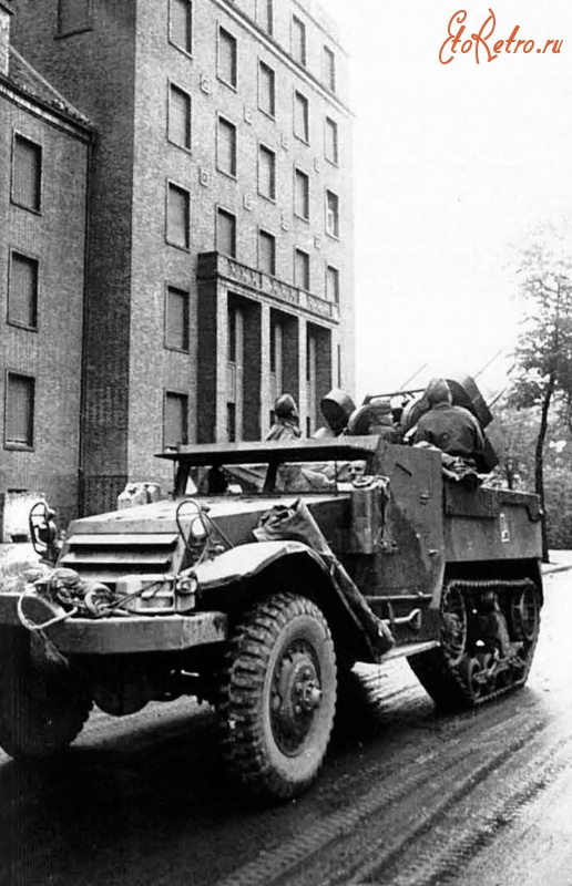 Военная техника - Передвижное орудие ПВО M16 MGMC в Берлине
