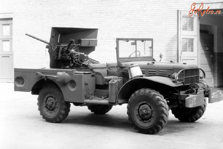Военная техника - в 1943 году были освоены бронеавтомобиль БА-64Б и унифицированный с ним армейский «козлик» ГАЗ-67.