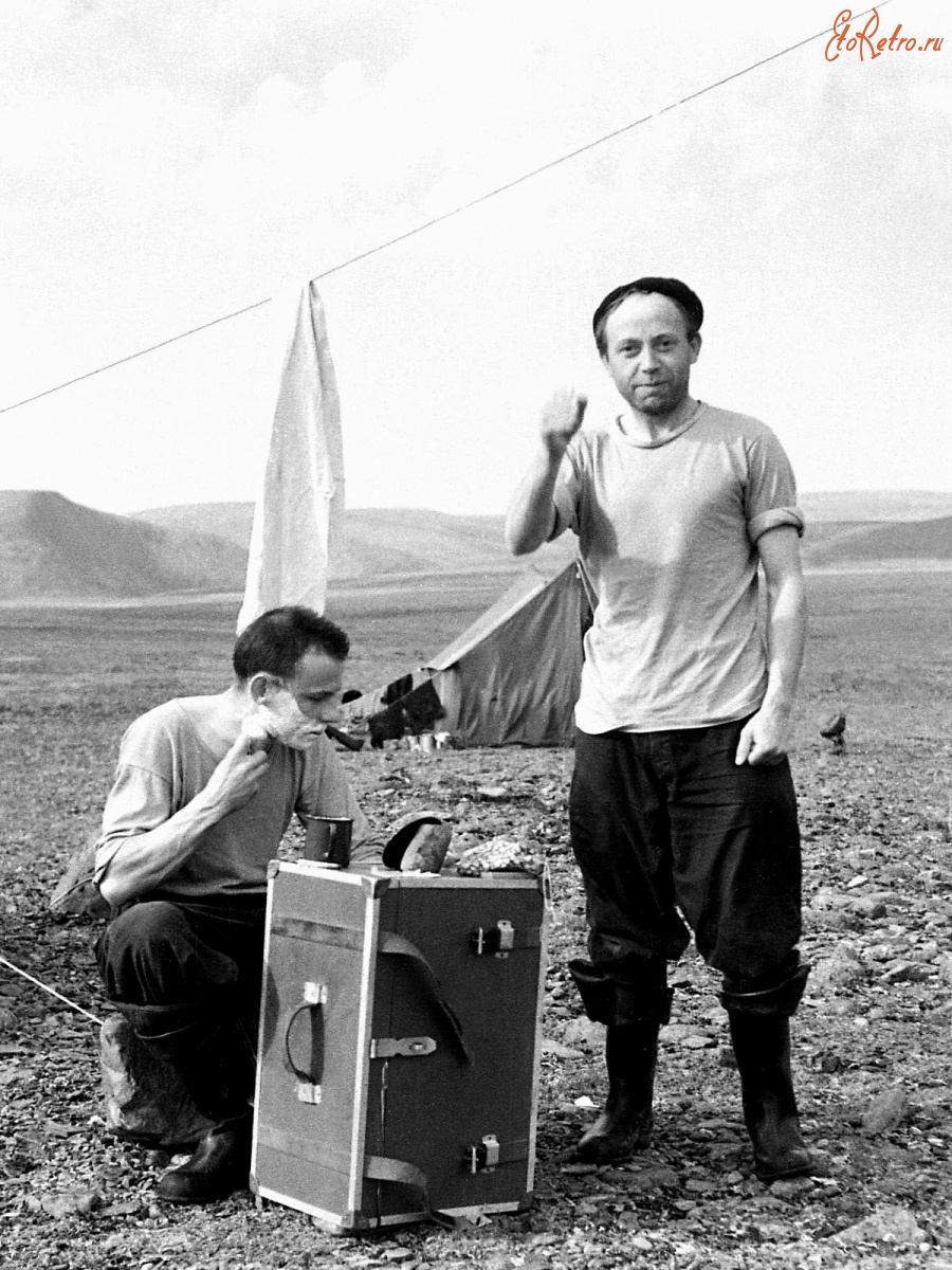 Предметы быта - Вьючник, лоток, раскладушка, 1961