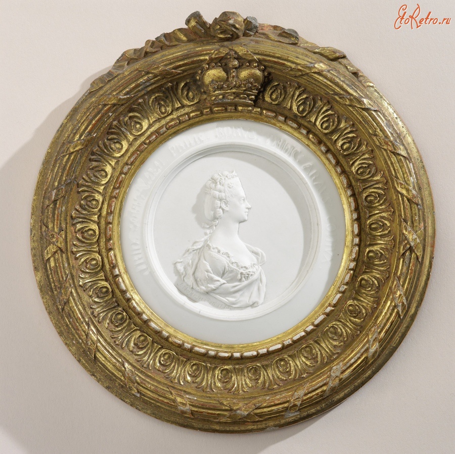 Драгоценности, ювелирные изделия - Фарфоровый медальон с портретом Фредерики Софии Прусской