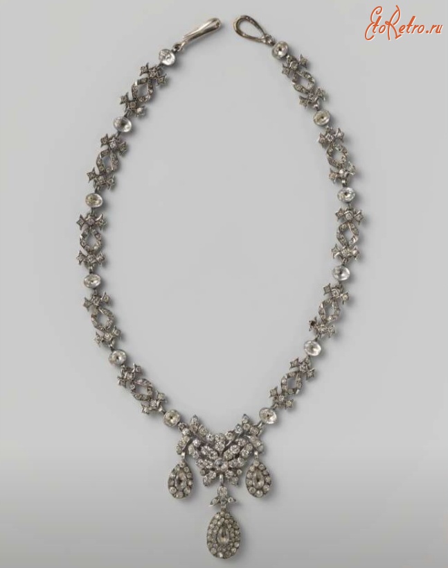 Драгоценности, ювелирные изделия - Серебряное ожерелье с бриллиантовыми стразами