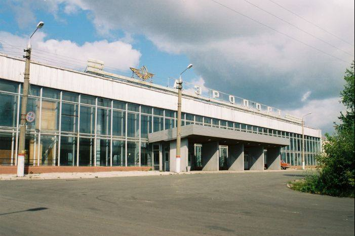 Тула - Тула, Тула, Тула - я, Тула - Родина моя!   Здание аэровокзала бывшего тульского аэропорта в 2004 году.