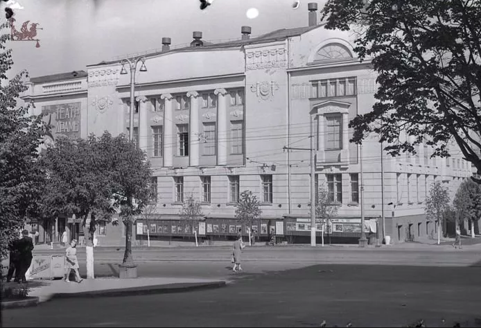 Тула - Тула, Тула, Тула - я, Тула - Родина моя!   Проспект Ленина, здание Тульского драмтеатра.  1968 год.