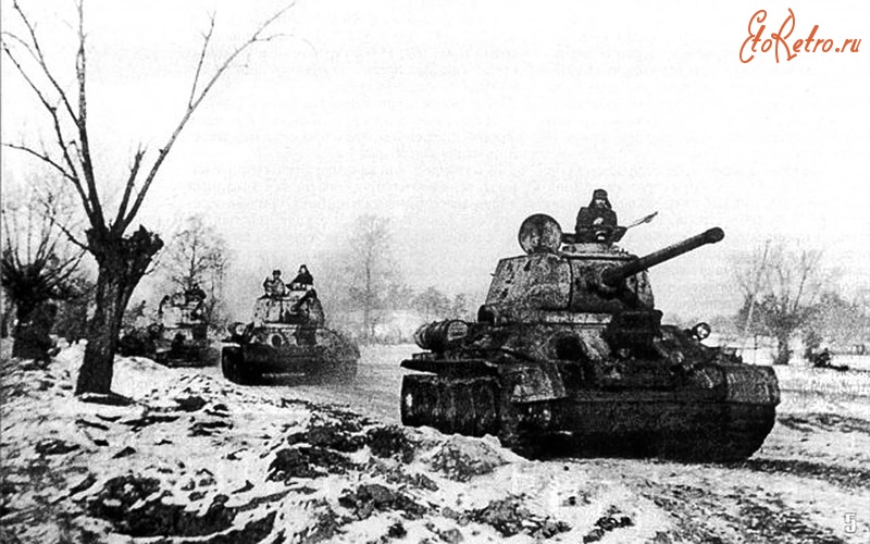 Калининградская область - Колонна танков Т-34-85 полковника П.И. Семёнова направляется к линии фронта