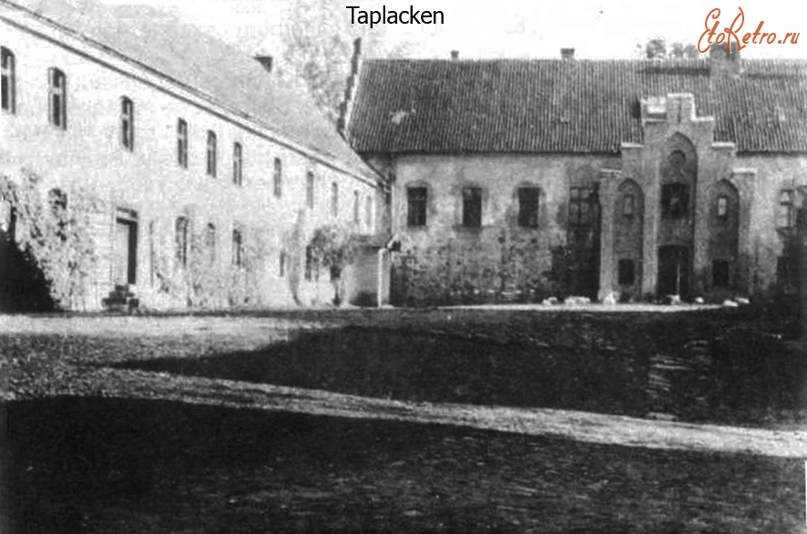 Калининградская область - Талпаки (Таплакен) . Фрагмент Замка. Слева северный флигель замка Таплакен. Здесь живут по сей день.