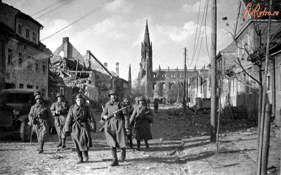 Калининградская область - Советские воины в городе Schirwindt (п. Кутузово).