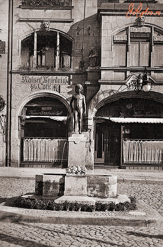 Калининград - Калининград (до 1946 г. Кёнигсберг). Штейндаммштрассе. Статуя Ева.