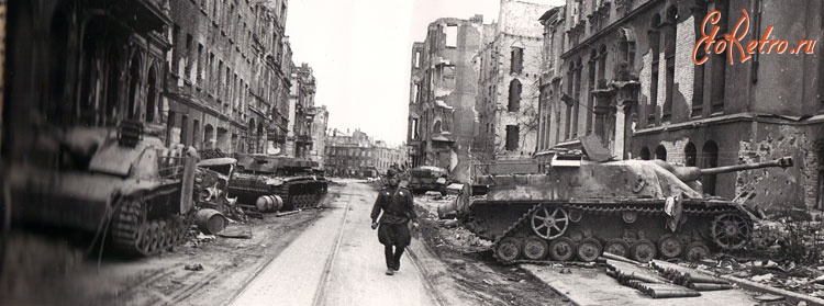 Калининград - Немецкая техника на улице  после штурма.