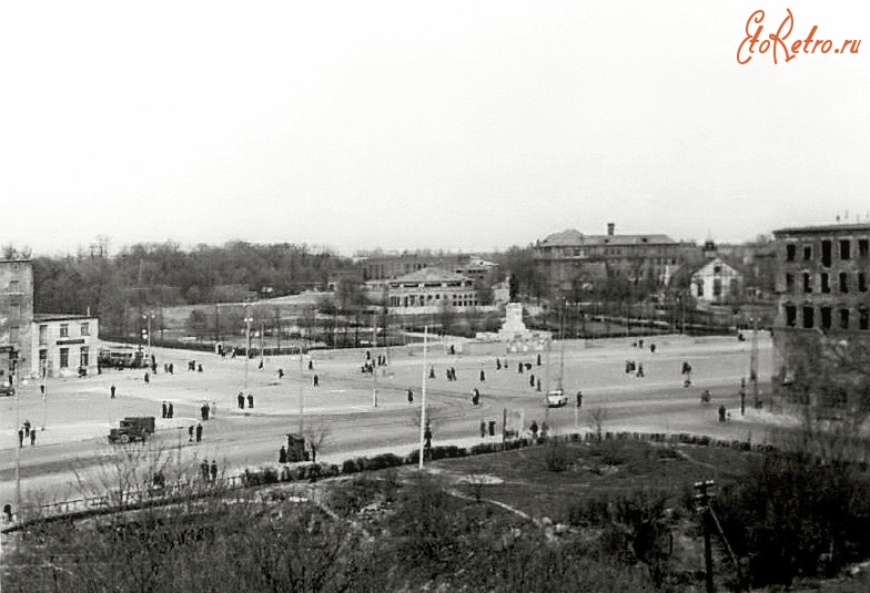 Калининград - Площадь Победы, где когда-то располагалась Немецкая восточная ярмарка.