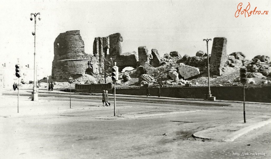 Калининград - Руины Королевского замка в процессе его уничтожения.