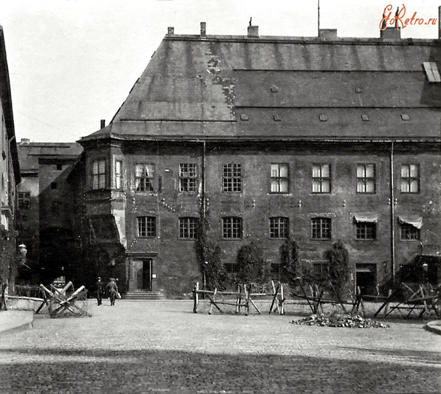 Калининград - Кёнигсберг. Проволочные заграждения во внутреннем дворе Королевского Замка во время 1 Мировой войны.