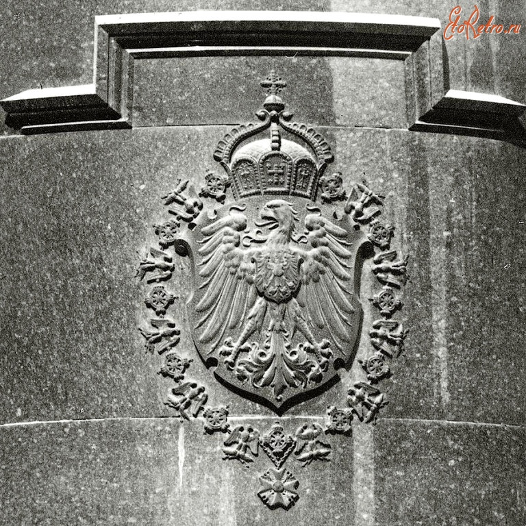 Калининград - Кёнигсберг. Фрагмент постамента памятника Вильгельму I у основания главной башни Королевского замка.
