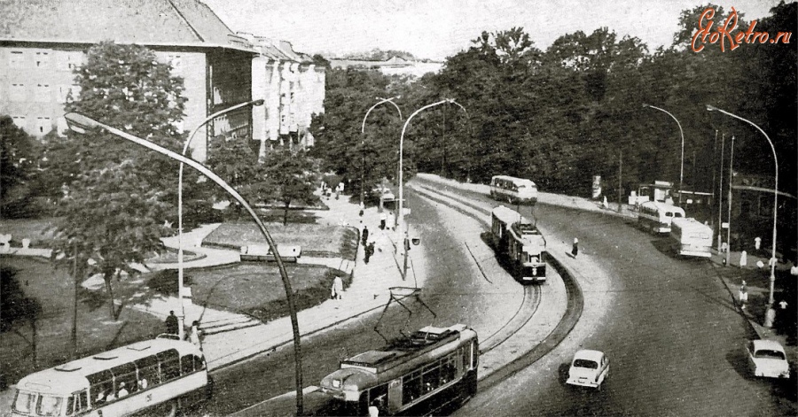 Калининград - Калининград. Проспект Мира возле главного входа (справа) в зоопарк.