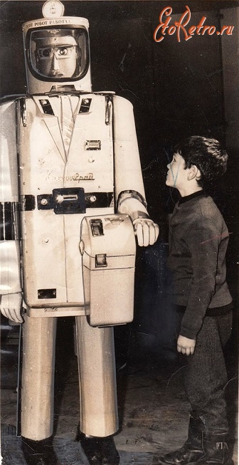 Калининград - Робот-кондуктор — продавал билеты в салоне трамвайного вагона.