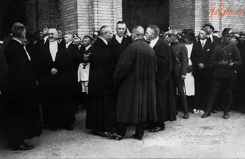 Калининград - Преподаватели и студенты университета ожидают приезд Гинденбурга. 1919