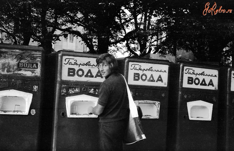 Калининград - Калининград. Жаркое лето 1974 года. На Северном вокзале. В ожидании электрички к морю.