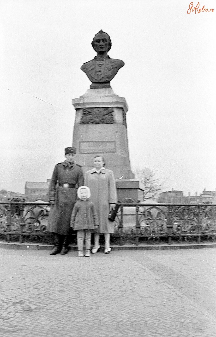 Калининград - Калининград. Бюст А. В. Суворова у руин Королевского замка на постаменте, на котором до 1945 года стоял памятник Отто Бисмарку.