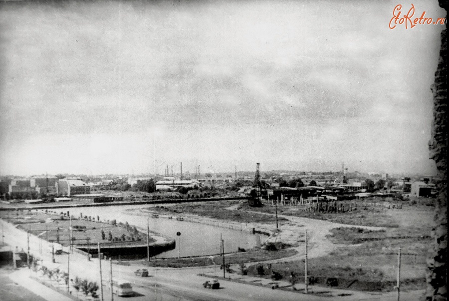 Калининград - Калининград. Начало строительства Дворца спорта «Юность». Открылся в 1978 году. Вид из башни руин Королевского замка.