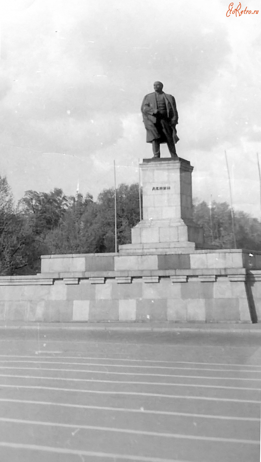Калининград - Калининград. Памятник В.И.Ленину на площади Победы.