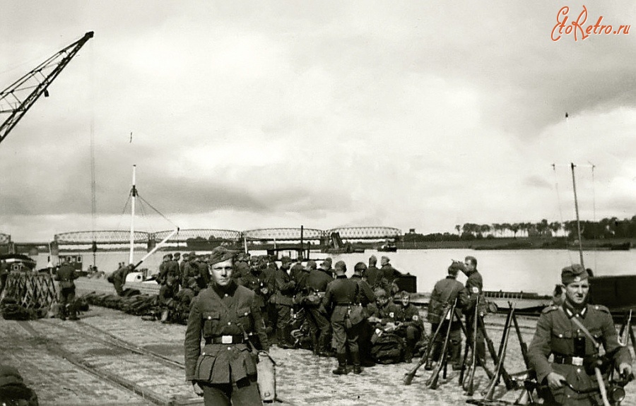 Советск - Тильзит. Войска Вермахта на набережной в районе портовых складов на Мемельштрассе