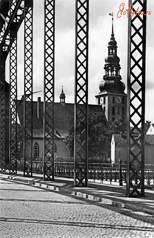 Советск - Тильзит (Советск). Вид с моста Королевы Луизы на Немецкую орденскую кирху. 1933 г.