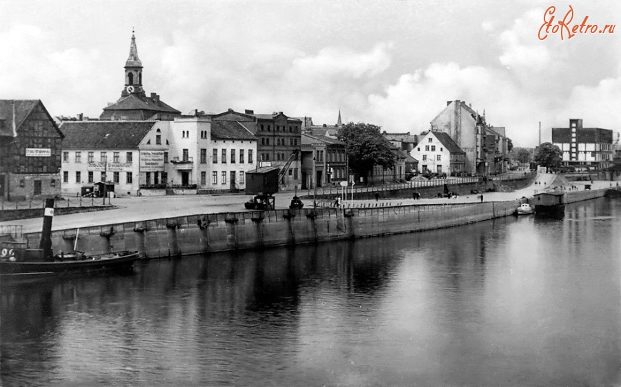Советск - Тильзит. Вид с моста Королевы Луизы на западную набережную и причал на Мемельштрассе. Фото 1941 года.