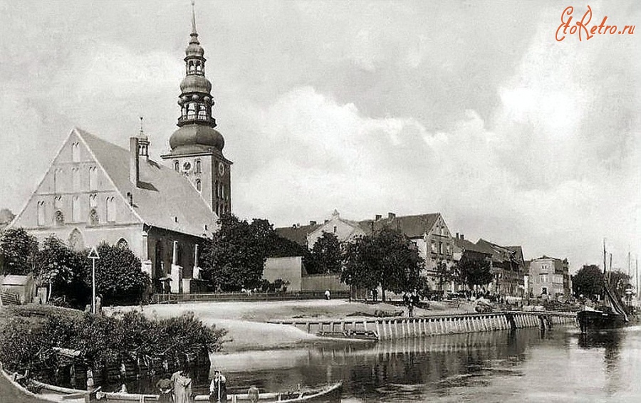 Советск - Тильзит. Вид на набережную и Немецкую орденскую кирху с понтонного моста.