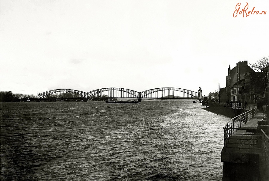 Советск - Тильзит. Вид на мост Королевы Луизы и западную набережную на Мемельштрассе.