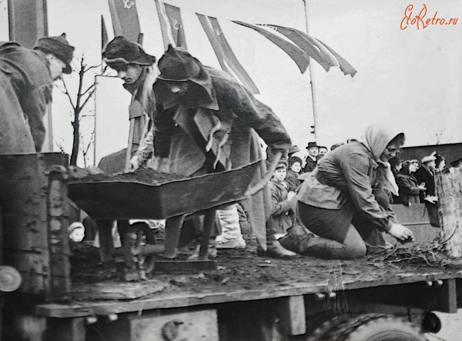 Черняховск - Черняховск. Площадь Ленина. Празднование 50-й годовщины Октябрьской Революции.