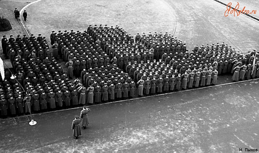 Гусев - Гусев. Парад в честь 43 годовщины Великой Октябрьской революции.