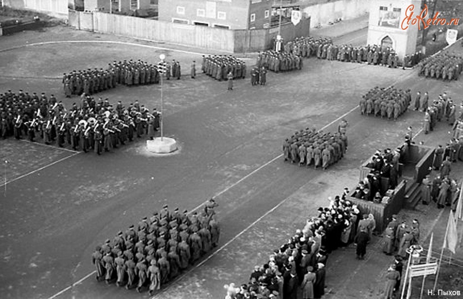 Гусев - Гусев. Парад в честь 43 годовщины Великой Октябрьской революции.
