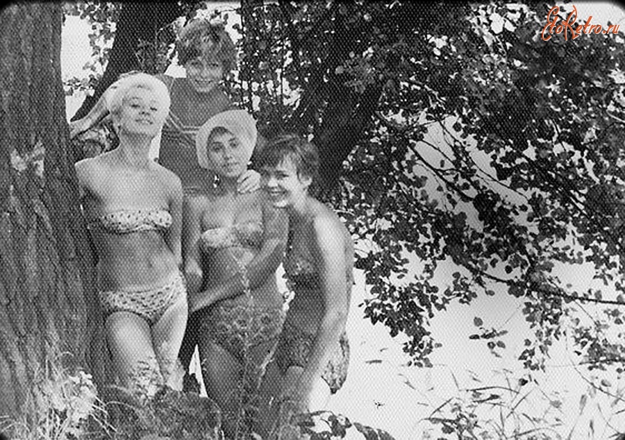 Гусев - Гусев. На реке Писсе. Гусевские девчата, модницы 60-х годов.