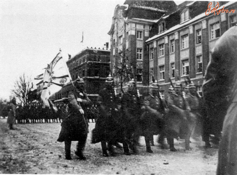 Гусев - Gumbinnen. Parade von dem Regierungsgebaeude aus Anlass des Geburtstages von Kaiser Wilhelm II