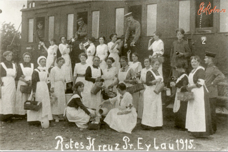 Багратионовск - Сотрудницы Красного Креста на железнодорожной станции.