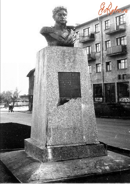 Багратионовск - Памятник Багратиону в процессе реновации