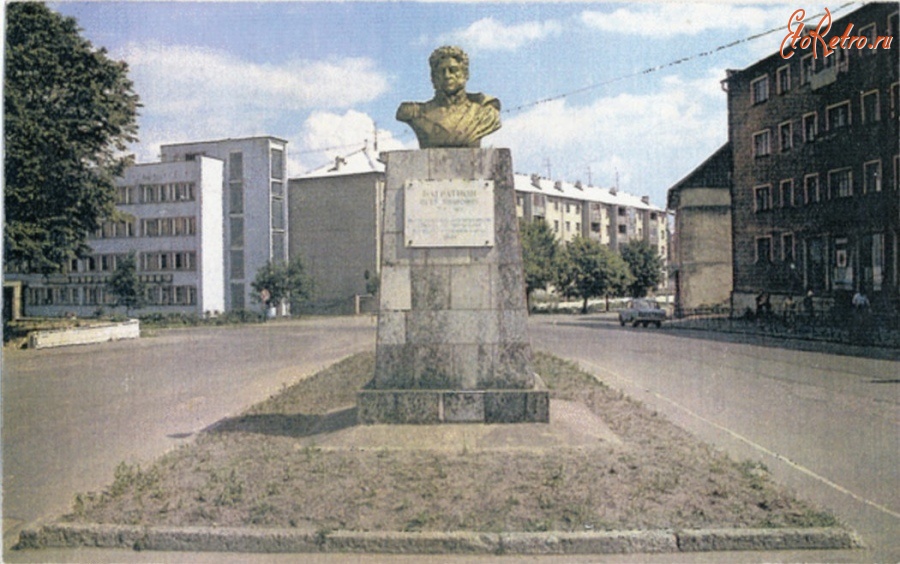 Багратионовск - Бюст Багратиона на центральной площади