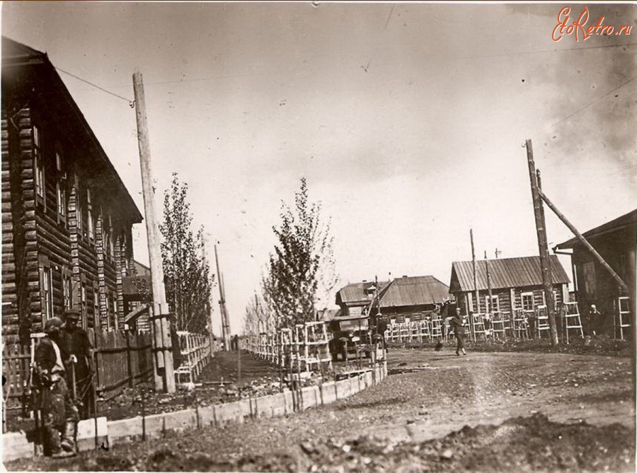 Гурьевск - Слева Гурьевский Горисполком 1935г.