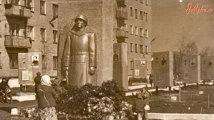 Гурьевск - Памятник Неизвестному солдату (октябрь 1976г)