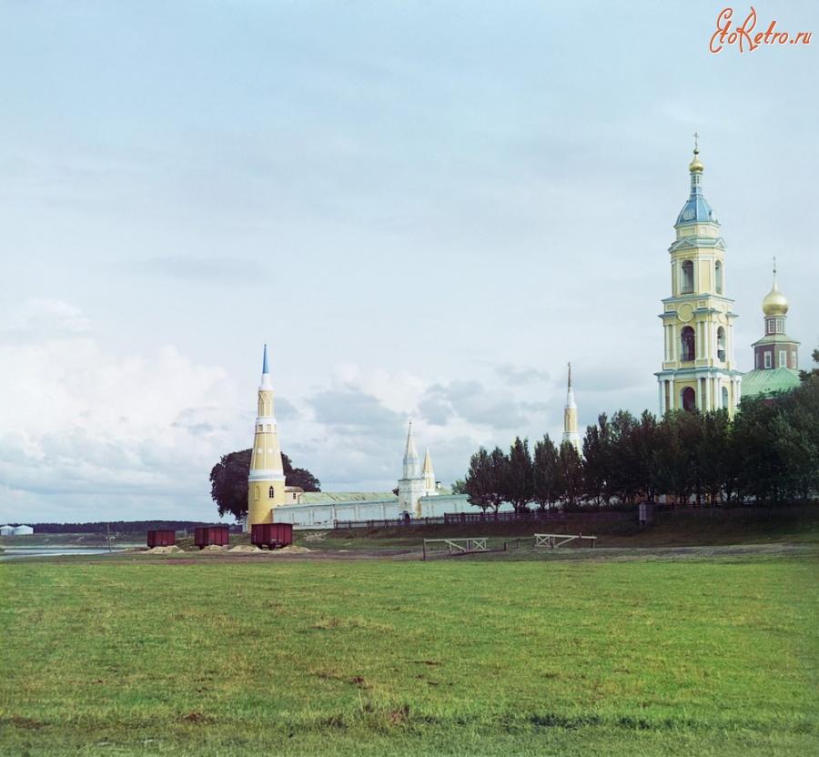 Коломна - Уголок Голутвинского монастыря с р. Москвой.