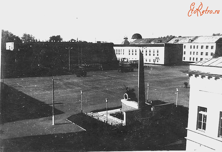 Коломна - КВАКУ. Плац и Памятник артиллеристам.