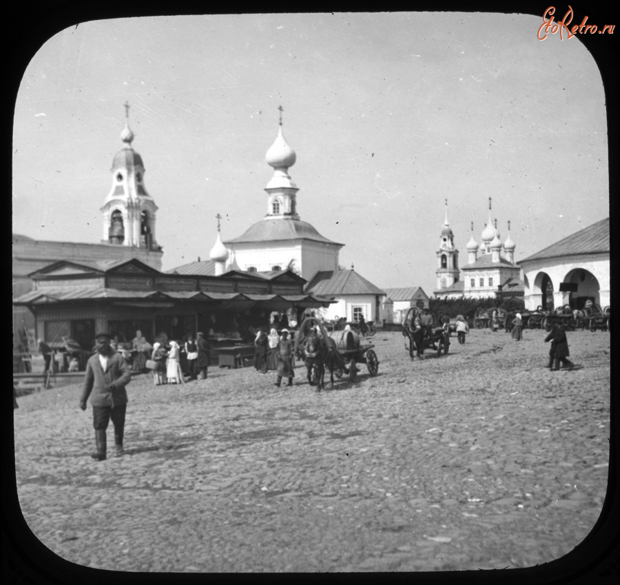 Кострома - Кострома церкви за торговыми рядами.