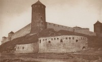 Ивангород - Крепость Ивангород с мощными каменными стенами и десятью башнями