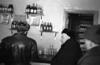 Мурманск - 1960 г. В винном магазине Мурманска.