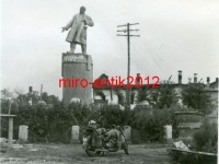 Старая Русса - Памятник Ленину в Старой Руссе во время немецкой оккупации в Великой Отечественной войне