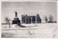 Разрушенный нацистами памятник Ленину в Колпне во время немецкой оккупации 1941-1943 гг в Великой Отечественной войне