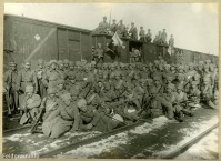 Пенза - Бойцы 5-го полка Чехословацкого корпуса на вокзале в Пензе.