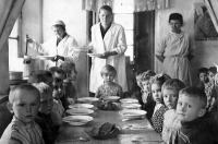 Краскино - Первый детский сад в п. Краскино. 1951-1952. Обед.