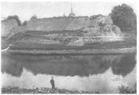 Порхов - вид на Порховскую крепость с Мельничной набережной